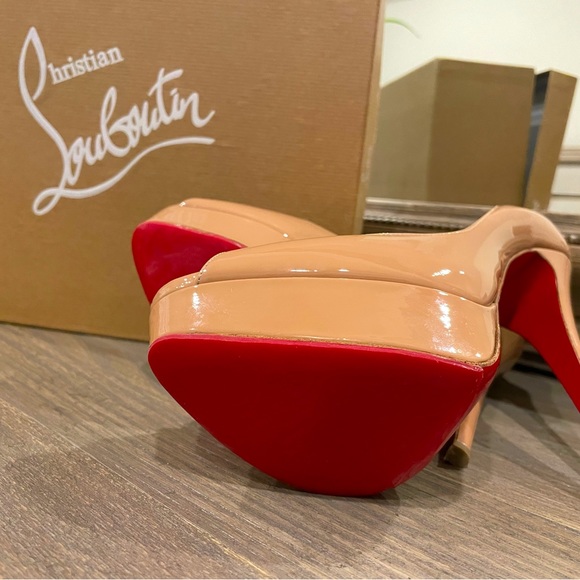 Christian Louboutin ‘Bianca’ in Nude patent leather - size:39.5/8.5 US.